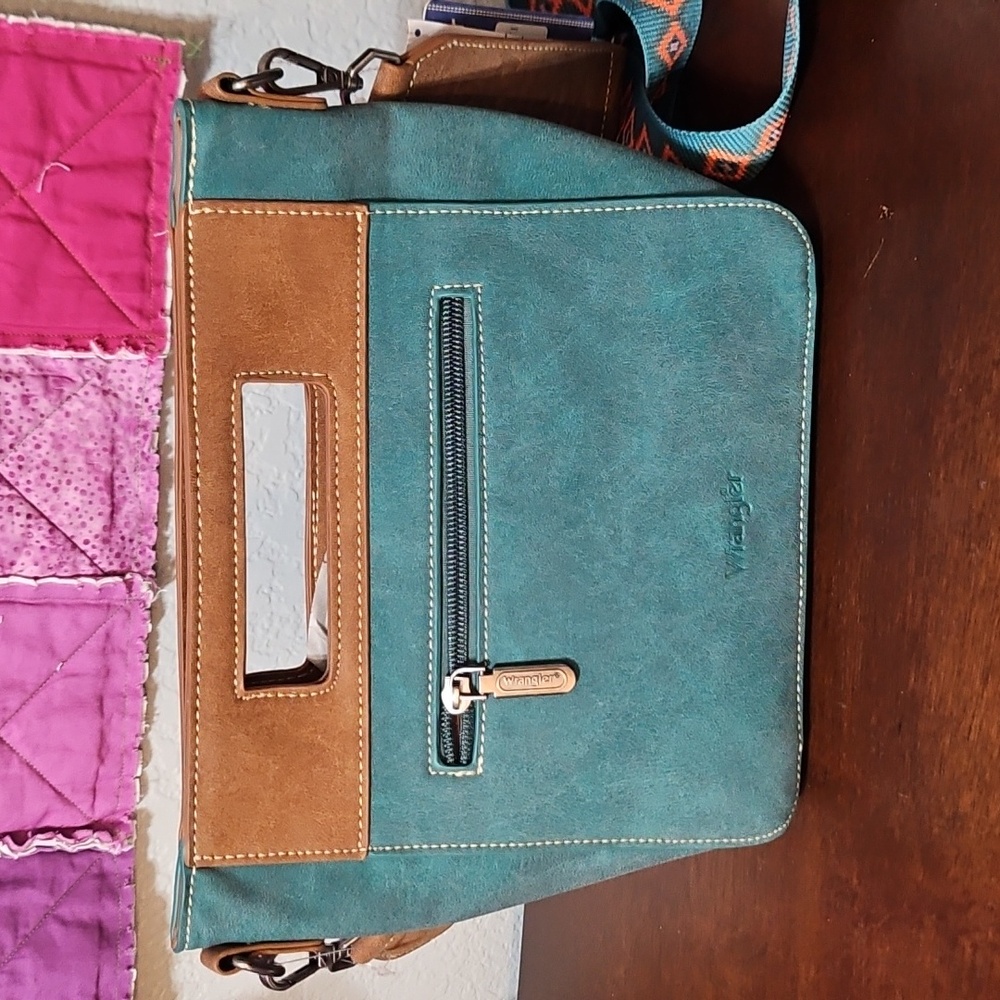 Wrangler Crossbody - Picture 4 of 5